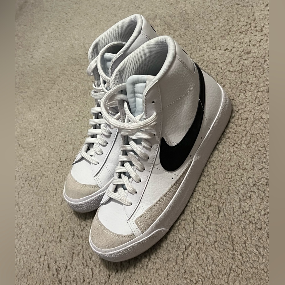 Children’s Nike Sneakers Size 5.5y